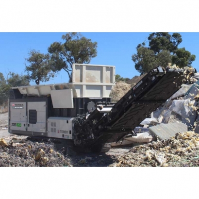 working-on-site-ecotec-tds-820-slow-speed-shredder.jpg